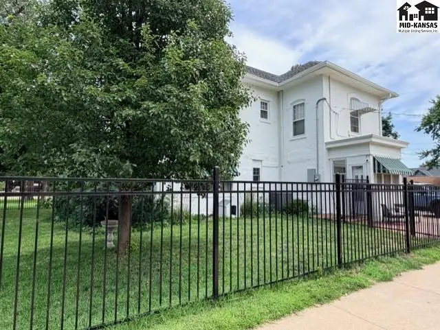 Photo of 603 S Douglas Ave, Lyons, KS
