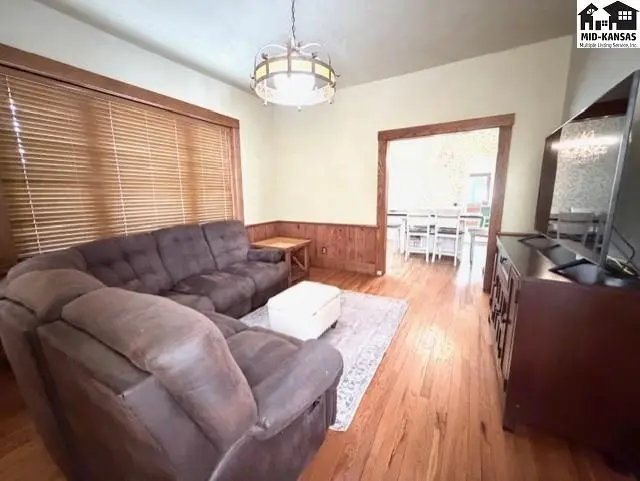Photo of 603 S Douglas Ave, Lyons, KS