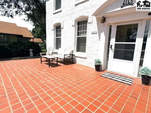 Photo of 603 S Douglas Ave, Lyons, KS