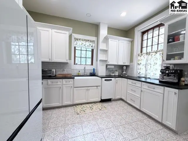 Photo of 603 S Douglas Ave, Lyons, KS