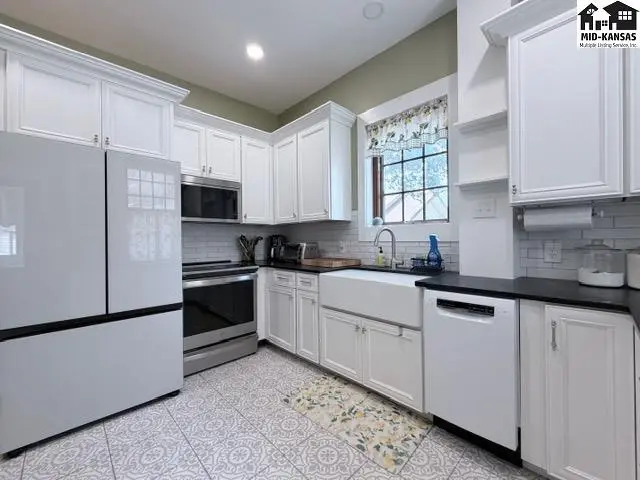 Photo of 603 S Douglas Ave, Lyons, KS