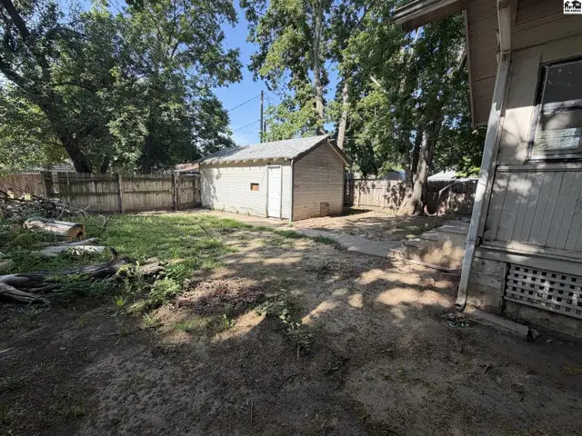 Photo of 129 E 11th Ave, Hutchinson, KS