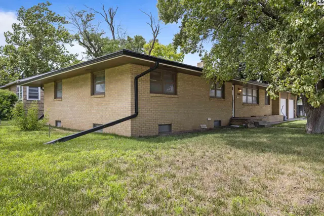 Photo of 1601 N Cleveland St, Hutchinson, KS