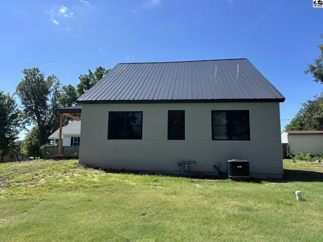 Photo of 219 N Pine St, Pratt, KS