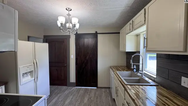 Photo of 1001 E Avenue A, Hutchinson, KS