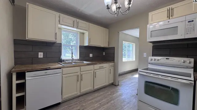 Photo of 1001 E Avenue A, Hutchinson, KS