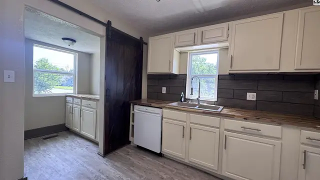 Photo of 1001 E Avenue A, Hutchinson, KS