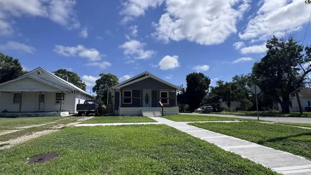 Photo of 1001 E Avenue A, Hutchinson, KS