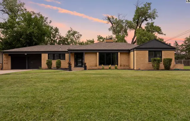 Photo of 16 Carlton Rd, Hutchinson, KS