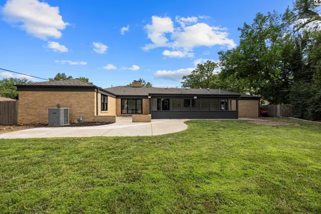 Photo of 16 Carlton Rd, Hutchinson, KS