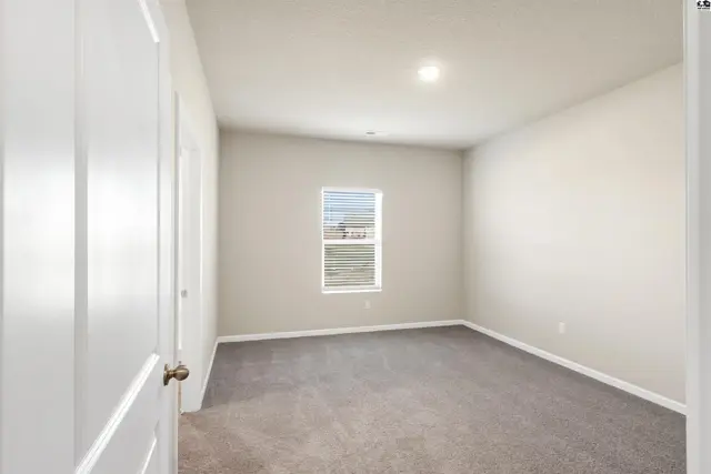 Photo of 1033 Clubhouse Dr, McPherson, KS