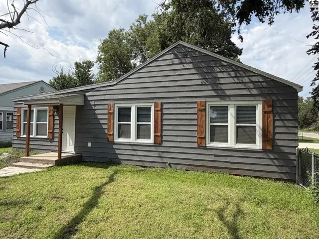 Photo of 2101 N Jackson St, Hutchinson, KS