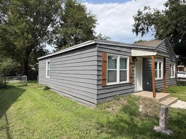 Photo of 2101 N Jackson St, Hutchinson, KS