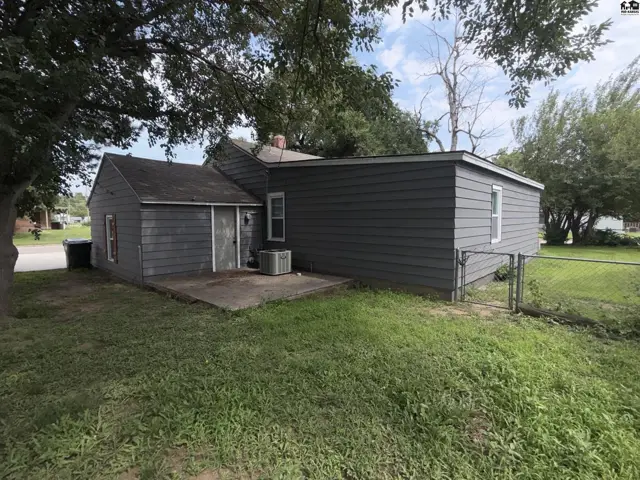 Photo of 2101 N Jackson St, Hutchinson, KS