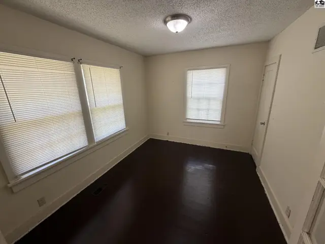 Photo of 214 E 16th Ave, Hutchinson, KS