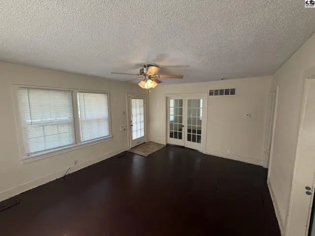 Photo of 214 E 16th Ave, Hutchinson, KS