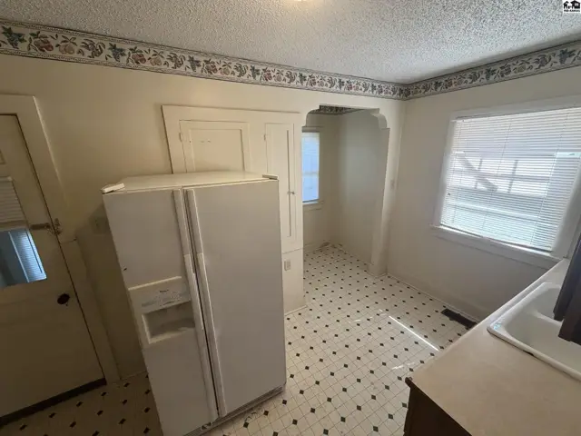Photo of 214 E 16th Ave, Hutchinson, KS