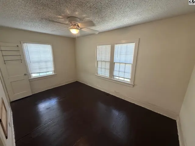 Photo of 214 E 16th Ave, Hutchinson, KS