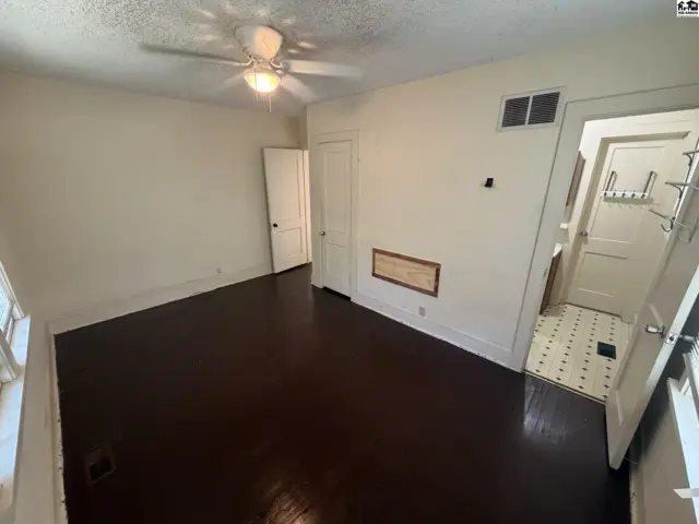 Photo of 214 E 16th Ave, Hutchinson, KS