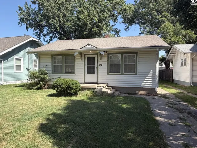 Photo of 214 E 16th Ave, Hutchinson, KS