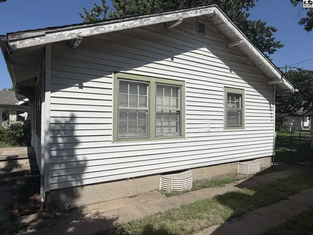 Photo of 214 E 16th Ave, Hutchinson, KS