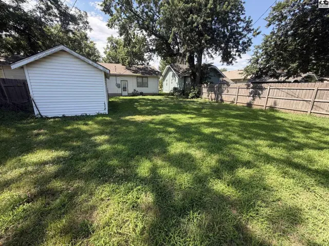 Photo of 214 E 16th Ave, Hutchinson, KS