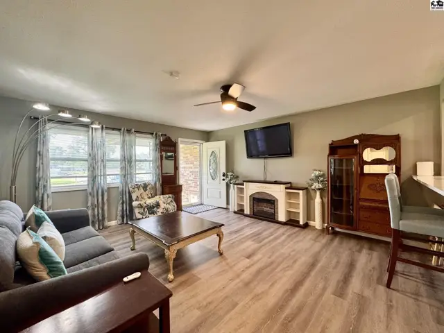 Photo of 1510 Linda Ln, Hutchinson, KS