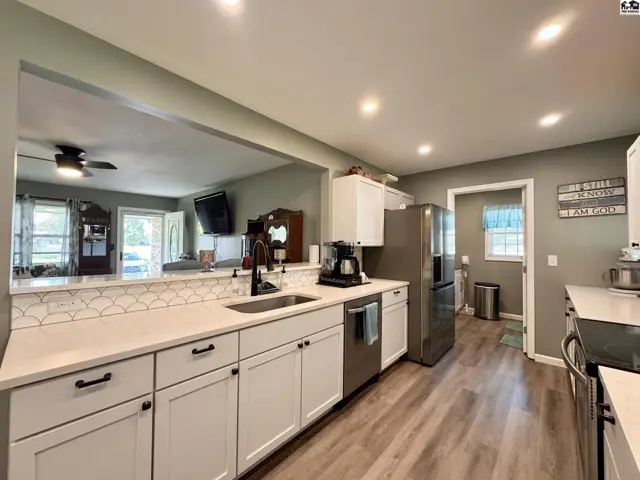Photo of 1510 Linda Ln, Hutchinson, KS