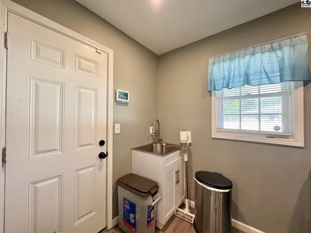 Photo of 1510 Linda Ln, Hutchinson, KS