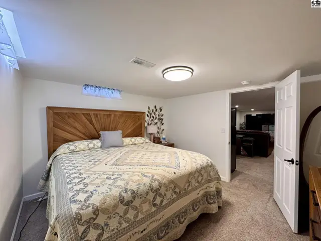 Photo of 1510 Linda Ln, Hutchinson, KS