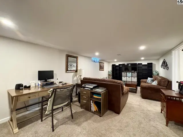 Photo of 1510 Linda Ln, Hutchinson, KS