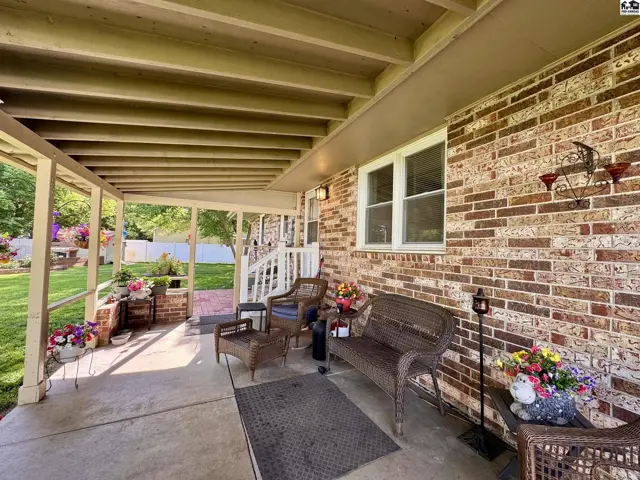Photo of 1510 Linda Ln, Hutchinson, KS