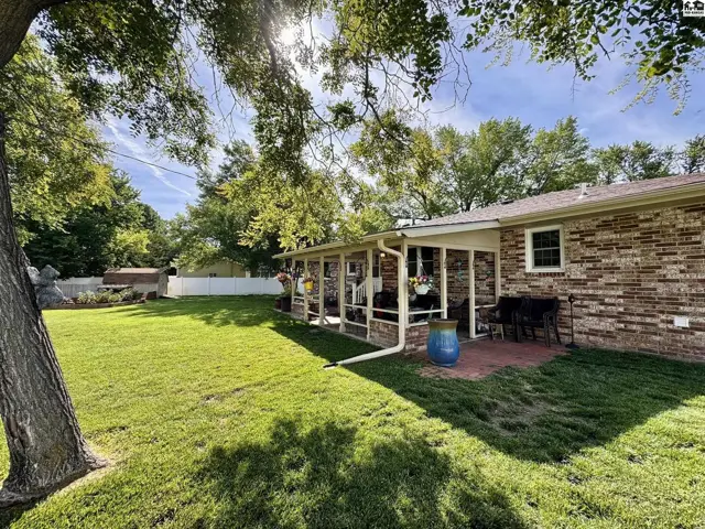 Photo of 1510 Linda Ln, Hutchinson, KS