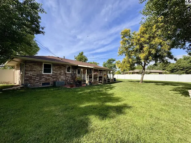 Photo of 1510 Linda Ln, Hutchinson, KS