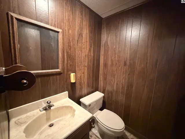 Photo of 901 W 1st Ave, Hutchinson, KS