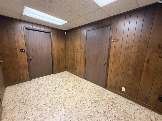 Photo of 901 W 1st Ave, Hutchinson, KS