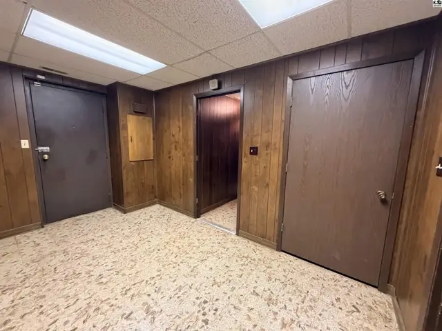 Photo of 901 W 1st Ave, Hutchinson, KS