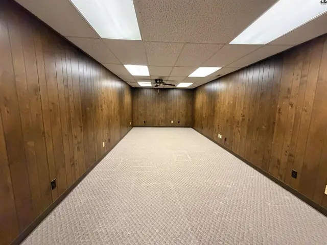 Photo of 901 W 1st Ave, Hutchinson, KS