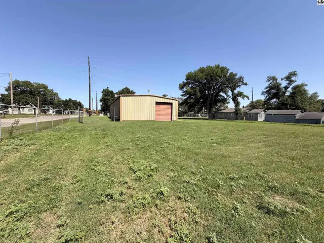 Photo of 901 W 1st Ave, Hutchinson, KS