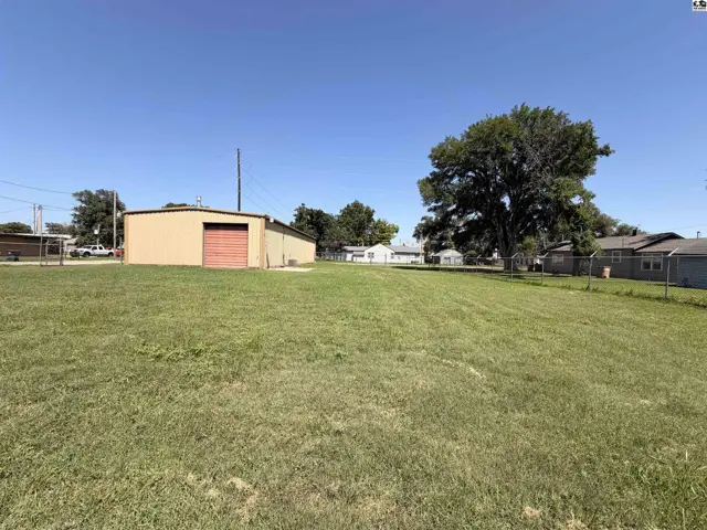 Photo of 901 W 1st Ave, Hutchinson, KS