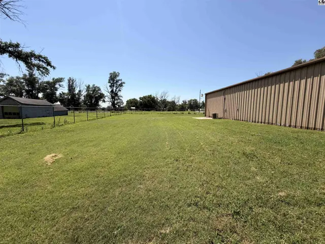 Photo of 901 W 1st Ave, Hutchinson, KS