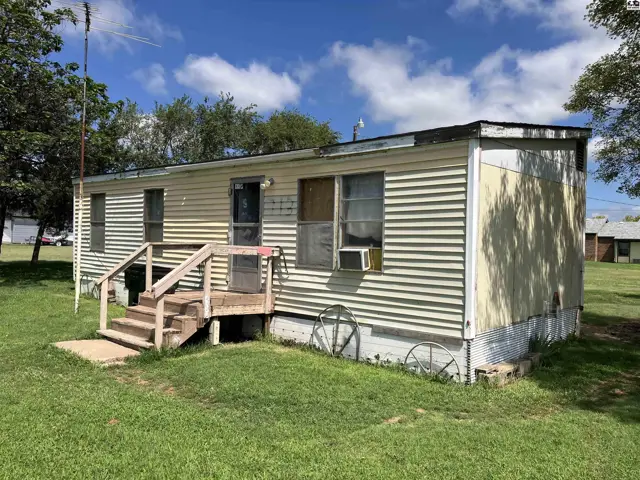 Photo of 713 E South Ave, St. John, KS