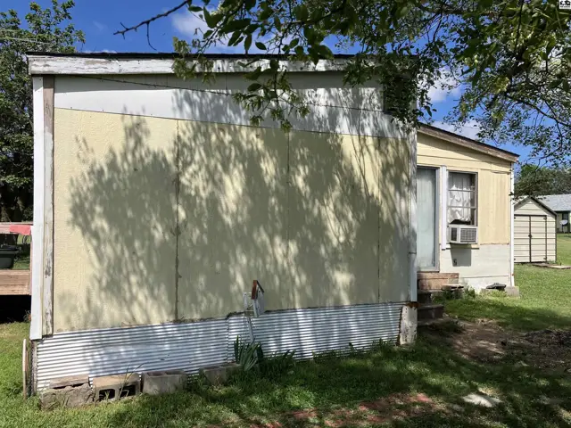 Photo of 713 E South Ave, St. John, KS
