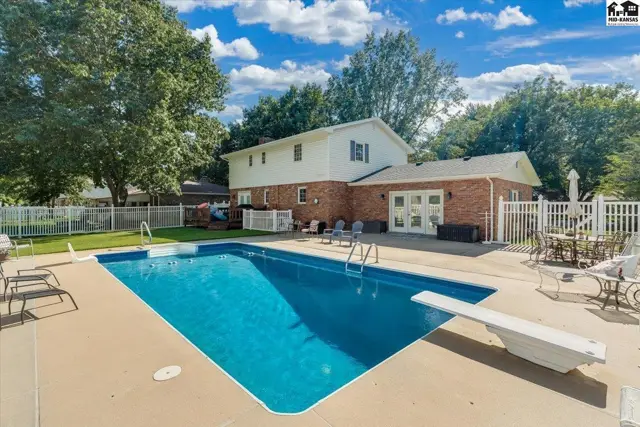 Photo of 4604 Sequoia St, Hutchinson, KS