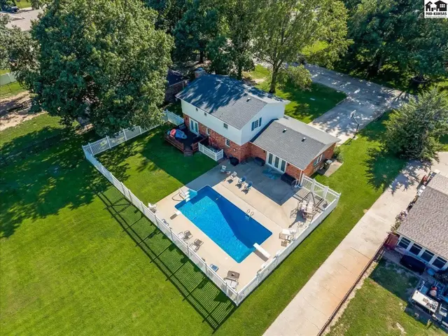 Photo of 4604 Sequoia St, Hutchinson, KS