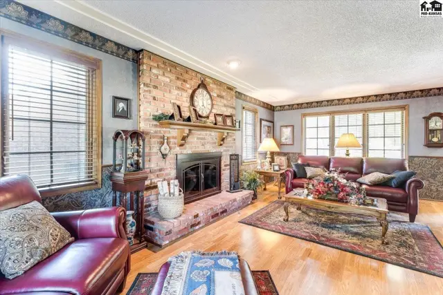 Photo of 4604 Sequoia St, Hutchinson, KS