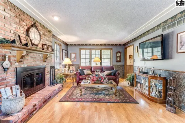 Photo of 4604 Sequoia St, Hutchinson, KS