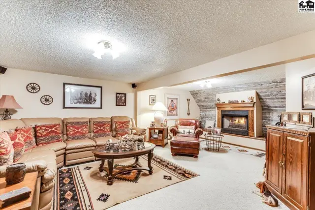 Photo of 4604 Sequoia St, Hutchinson, KS