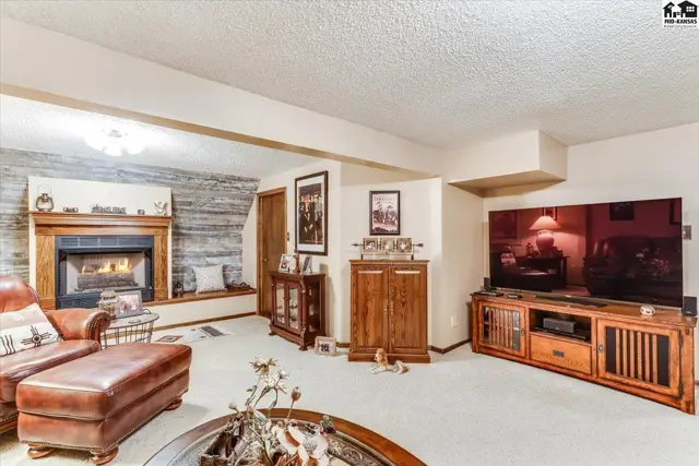 Photo of 4604 Sequoia St, Hutchinson, KS