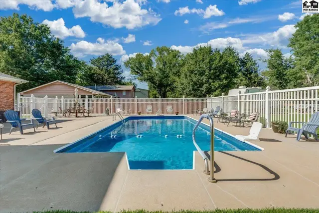 Photo of 4604 Sequoia St, Hutchinson, KS